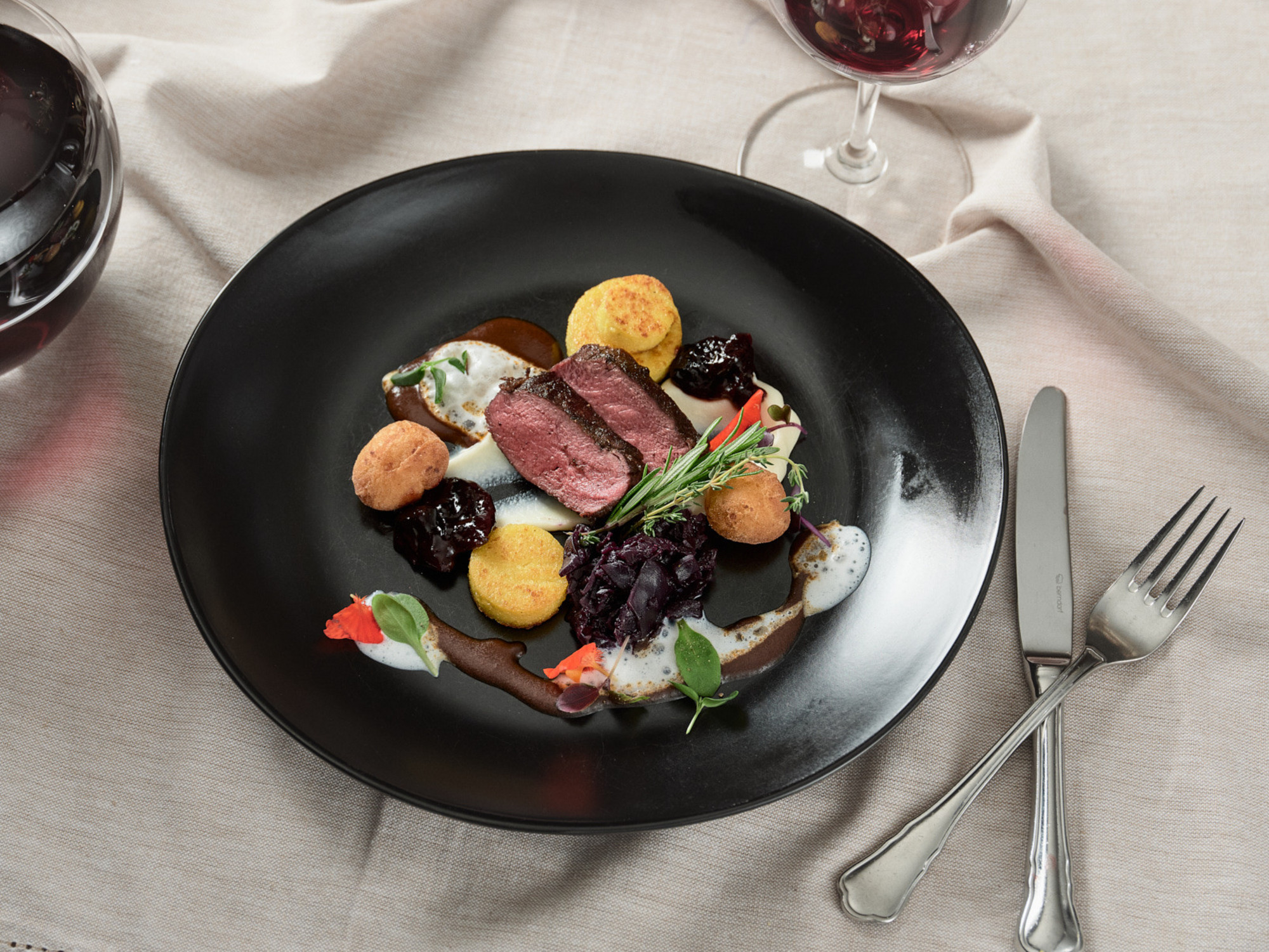 Rehfilet im Schlössl - Genuss wird bei uns groß geschrieben Rehfilet im Schlössl - Genuss wird bei uns groß geschrieben